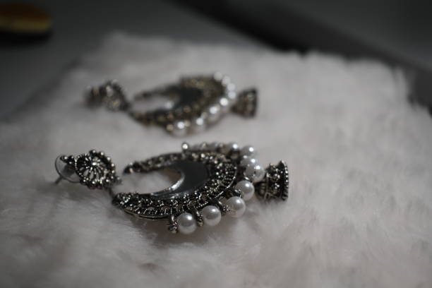 Japan Diamond Jewelry Market Size & Revenue Analysis 2035